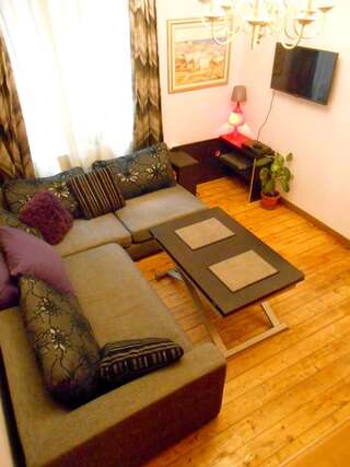 Дома для отпуска House with 8 bedrooms in Sofia, with wonderful city view, furnished garden and WiFi - 6 km from the slopes София-5